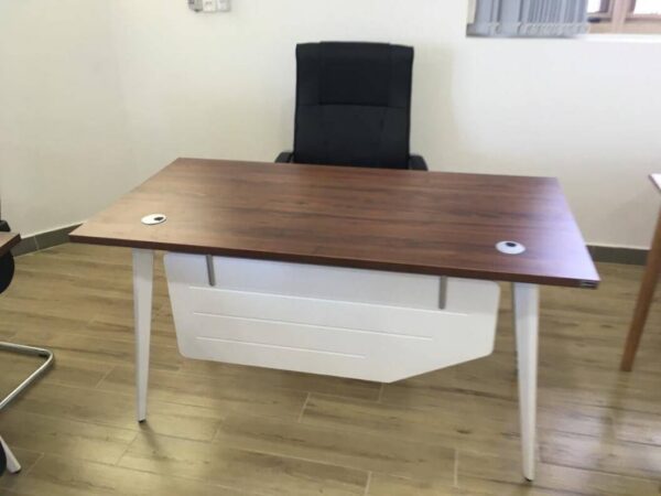 Bàn LUX120SC10 thiết kế mới mẻ thời trang cho văn phòng đẹp