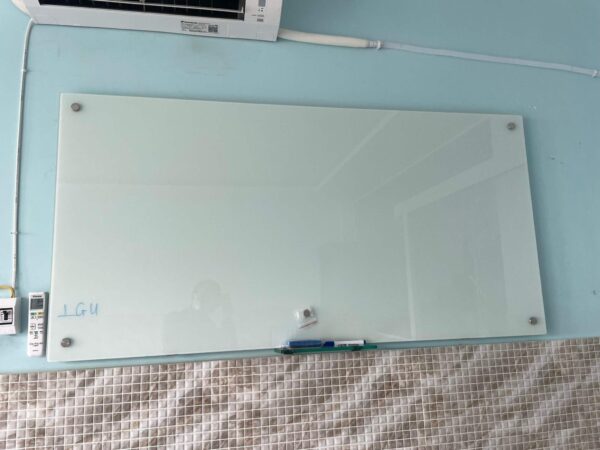 Bảng kính viết bút lông BBT12 lướt nhẹ êm ru viết mọi ước mơ - Ảnh 2