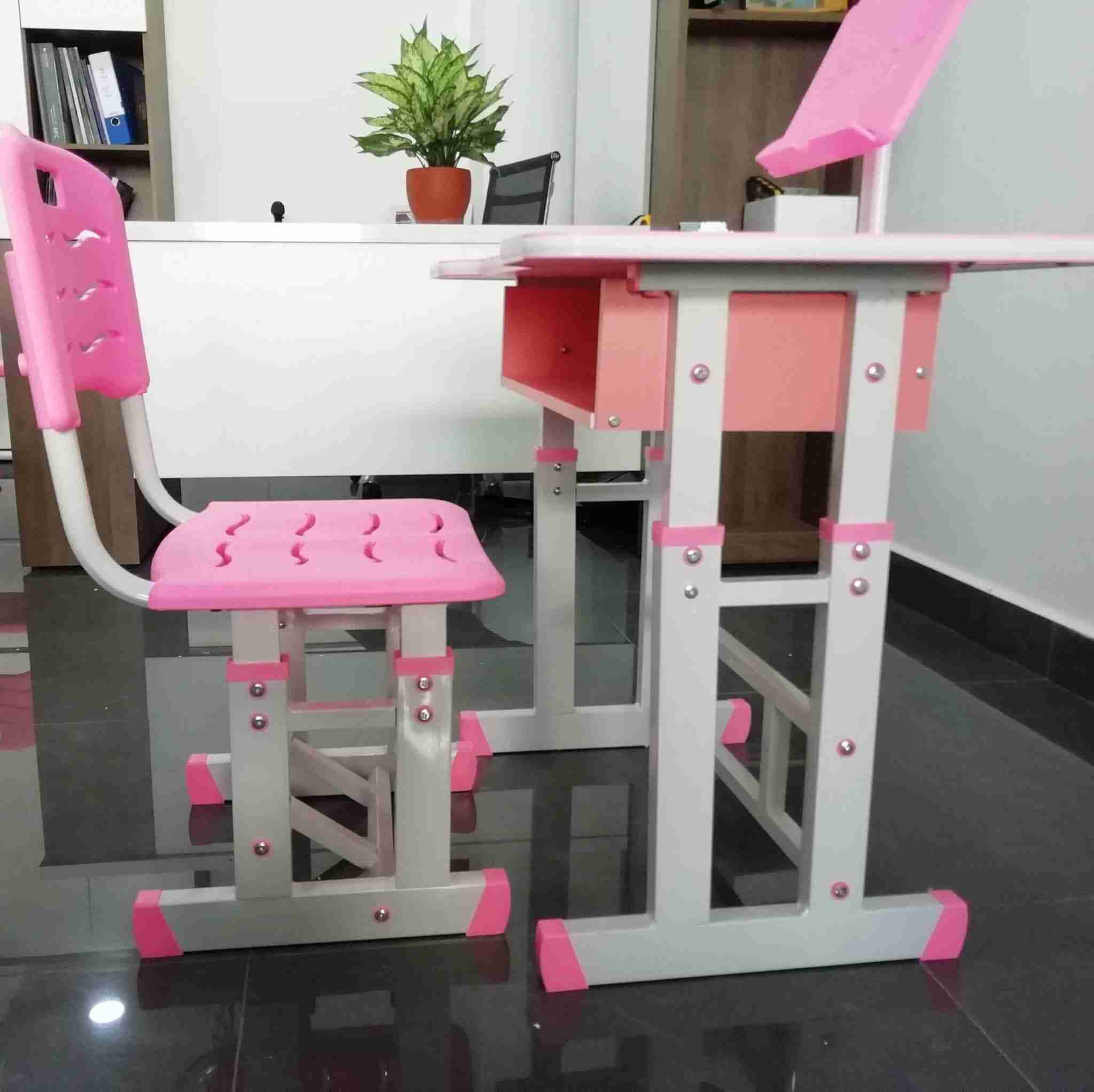 Bộ bàn ghế học sinh LT02 nhập khẩu lộ 5 lí do ai cũng quan tâm