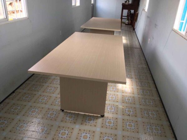 Bàn họp gỗ LBH189 giảm nhẹ căng thẳng họp thêm vui