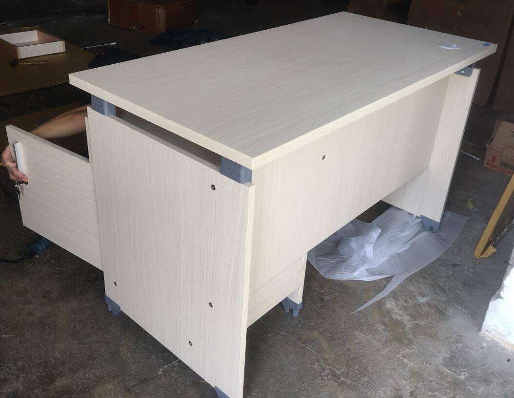 Bàn văn phòng đẹp BVP-4S15HB sang mịn làm việc thêm nhẹ nhàng - Ảnh 2